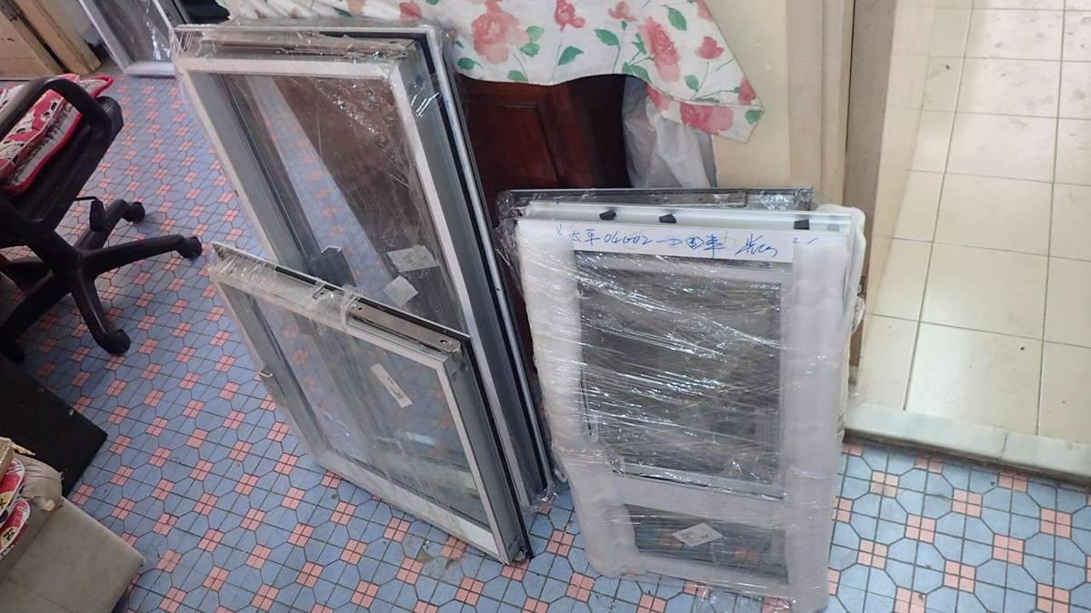 Photo: 銀白鋁色-鋁窗01.jpg