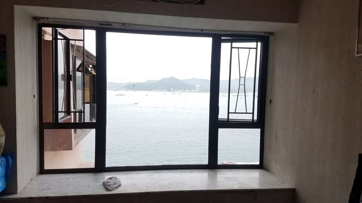 Photo: 黑色鋁窗連窗花02.jpg